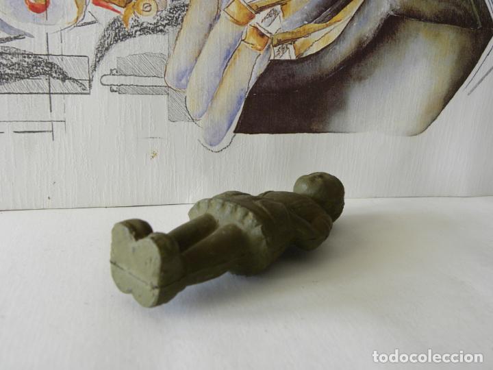 Juguetes antiguos de hojalata: Antigua muñequita en goma o celuloide. Buen estado. 12,3cm de altura. W - Foto 7 - 230664010