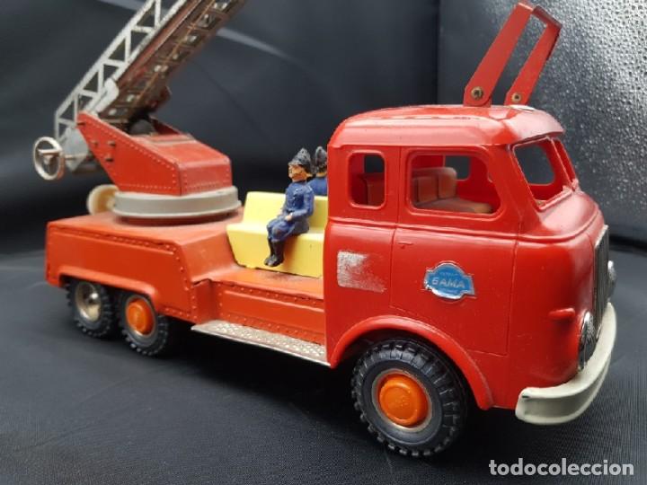 Juguetes antiguos de hojalata: Cami&oacute;n de Bomberos.-GAMA- - Foto 2