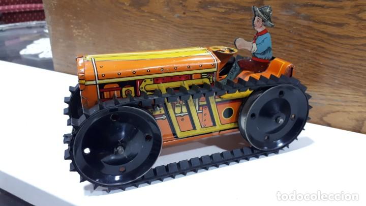 Juguetes antiguos de hojalata: Tractor americano - Foto 2