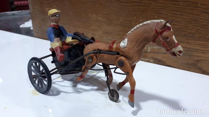 Juguetes antiguos de hojalata: Troter alem&aacute;n de hojalata y pl&aacute;stico - Foto 1