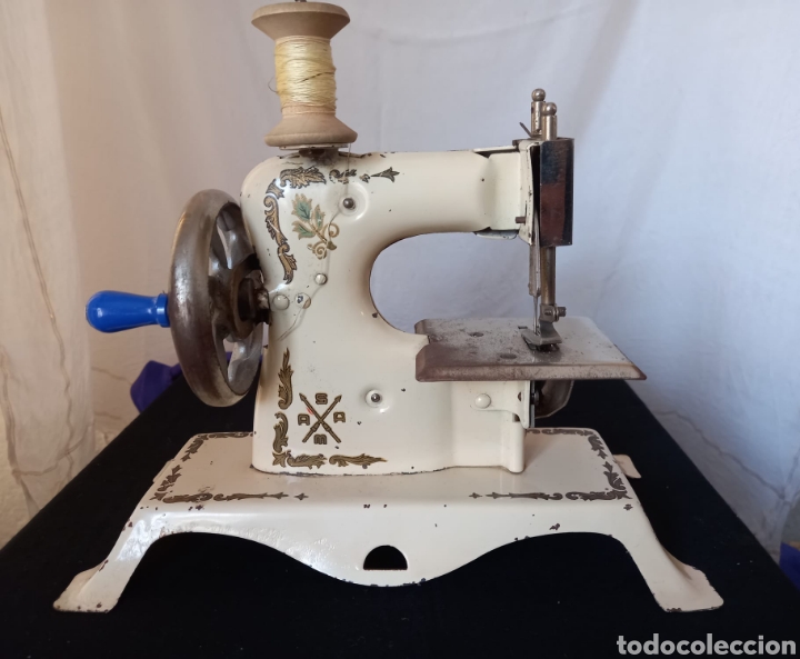 Juguetes antiguos de hojalata: M&aacute;quina de coser Sama mod. 3. Juguete.