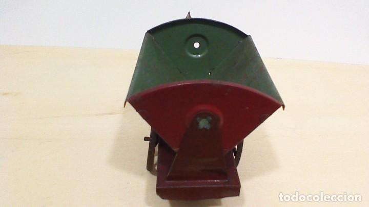Juguetes antiguos de hojalata: ANTIGUO CARRO DE RICO - Foto 1