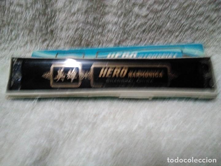 Juguetes antiguos de hojalata: Armonica marca HERO con caja - Foto 2