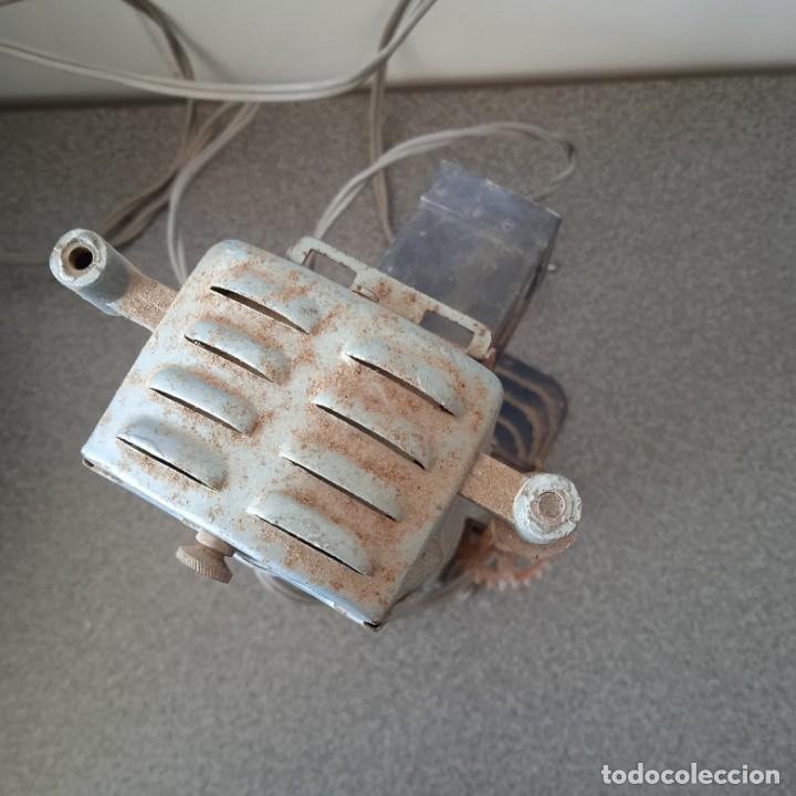 Juguetes antiguos de hojalata: Proyector de juguete Pay&aacute; - Foto 5