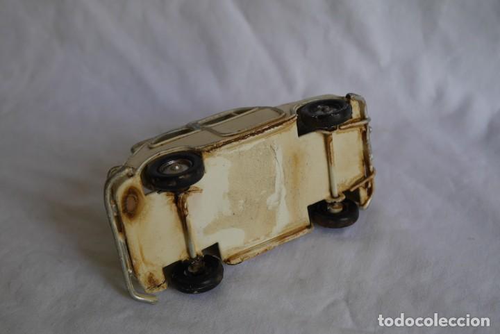Juguetes antiguos de hojalata: Seat 600 de hojalata - Foto 7