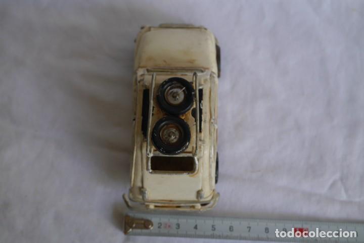 Juguetes antiguos de hojalata: Seat 600 de hojalata - Foto 9