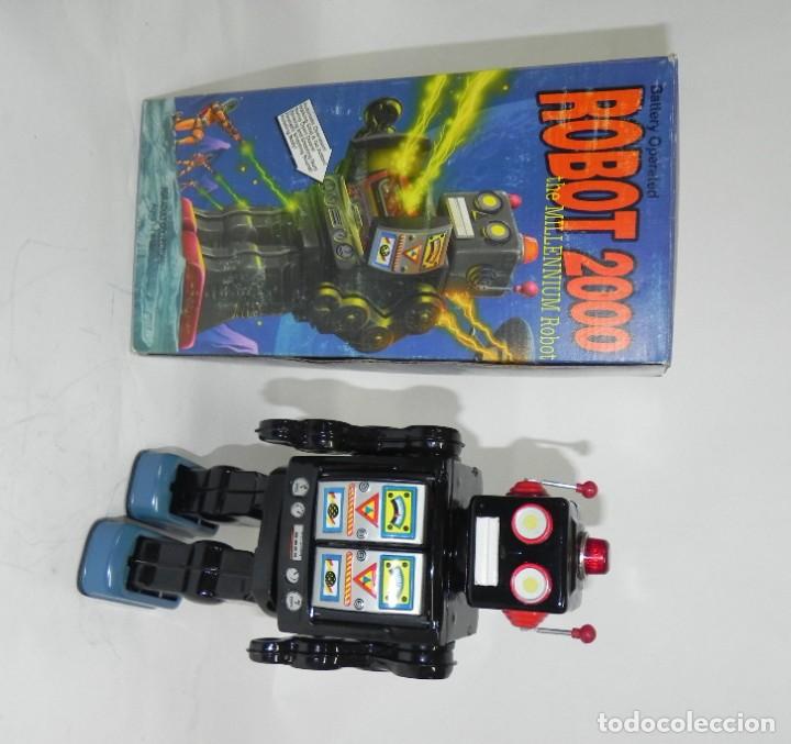 the millenium robot 2000, en su caja original. - Buy Antique