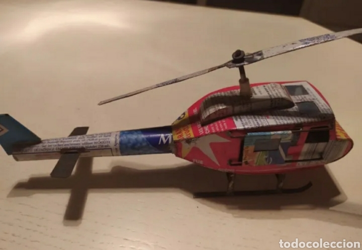 Juguetes antiguos de hojalata: Helic&oacute;ptero artesanal - Foto 1