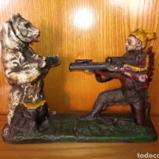 Juguetes antiguos de hojalata: J. & E. STEVENS. MECHANICAL BANK. INDIAN SHOOTING BEAR.. Lote 304935548