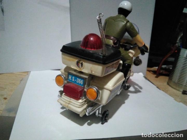 Juguetes antiguos de hojalata: Antigua moto a pilas funcionando - Foto 5