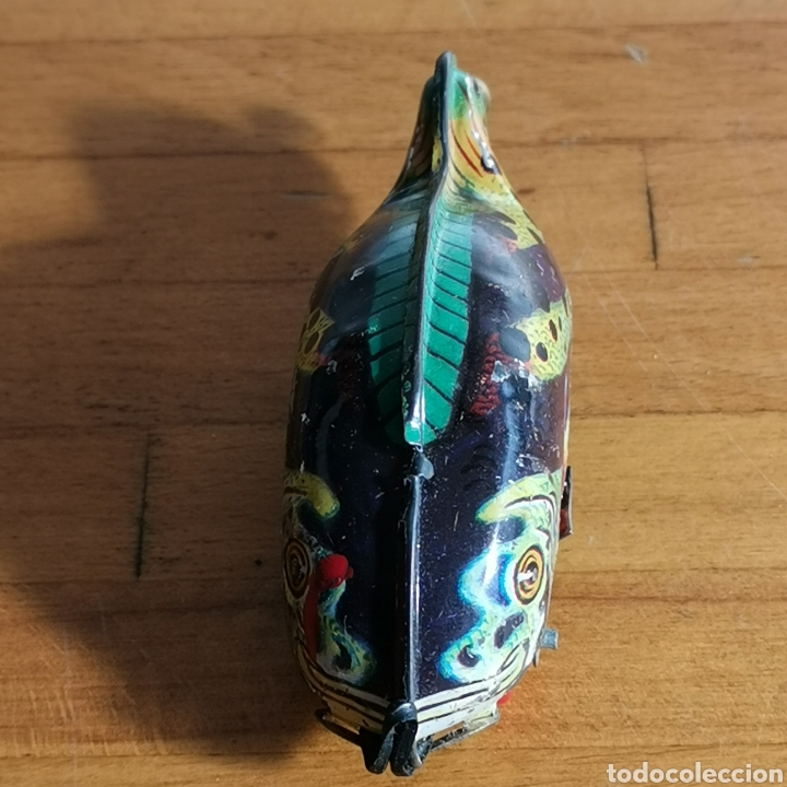 Juguetes antiguos de hojalata: Juguete pez de hojalata. - Foto 2