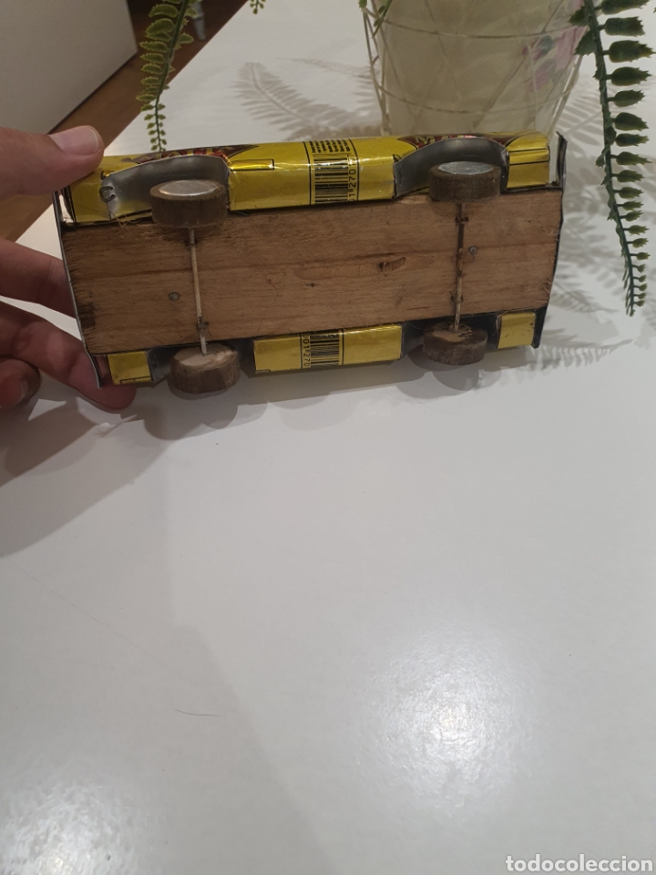 Juguetes antiguos de hojalata: coche fabricado en lata y madera - Foto 6
