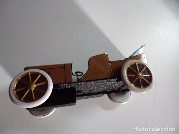 Juguetes antiguos de hojalata: coche de hojalata a cuerda - Foto 3