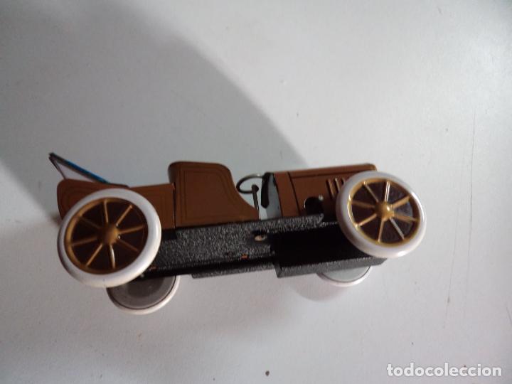 Juguetes antiguos de hojalata: coche de hojalata a cuerda - Foto 4