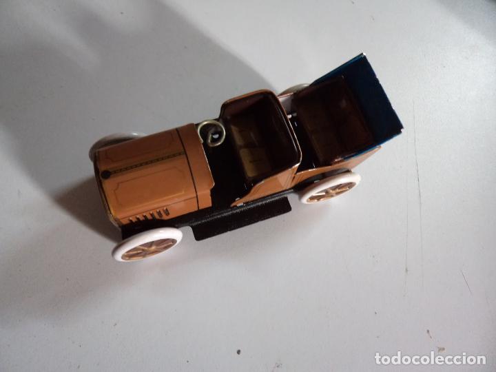 Juguetes antiguos de hojalata: coche de hojalata a cuerda - Foto 5