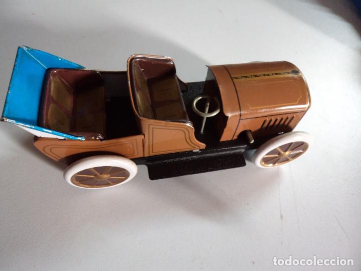 Juguetes antiguos de hojalata: coche de hojalata a cuerda - Foto 1