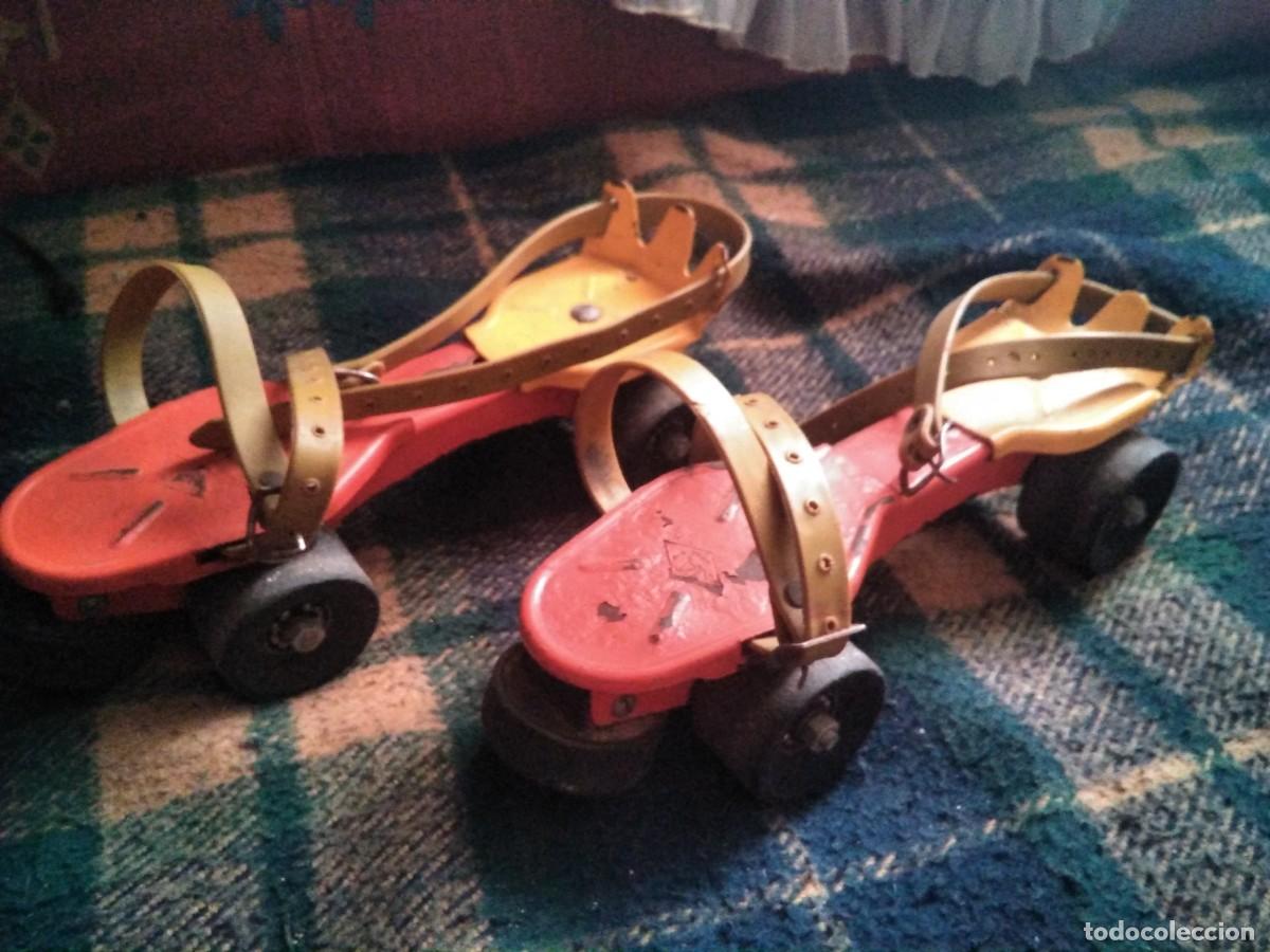 Juguetes antiguos de hojalata: Antiguos patines de hierro - Foto 1