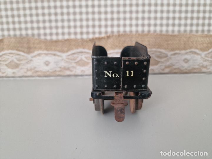 Juguetes antiguos de hojalata: ANTIGUO TENDER DE HOJALATA - Foto 2