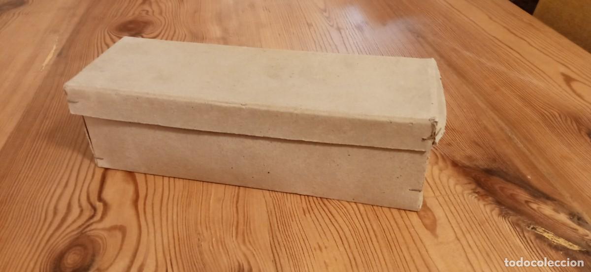 Juguetes antiguos de hojalata: Caja completa de regaderas rico. - Foto 1