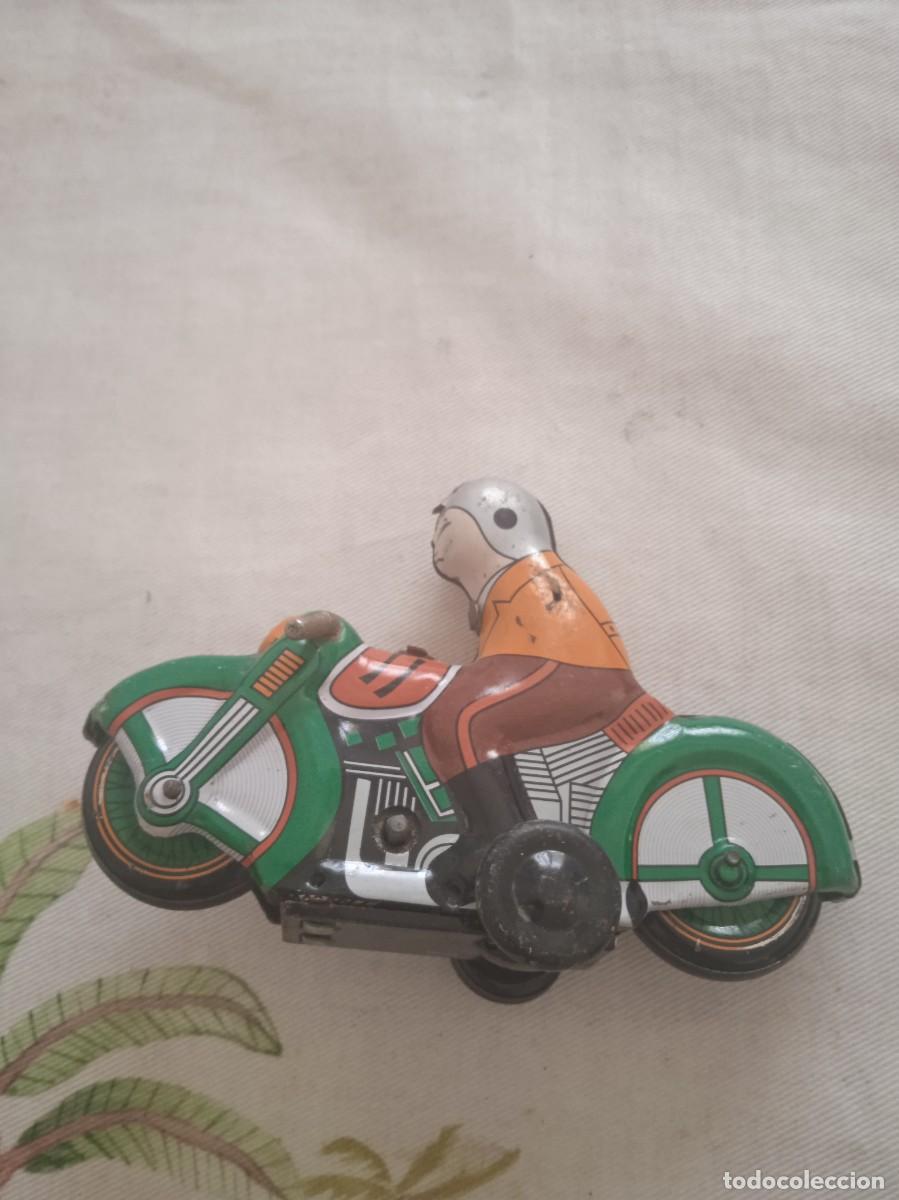 Juguetes antiguos de hojalata: Moto de chapa - Foto 3