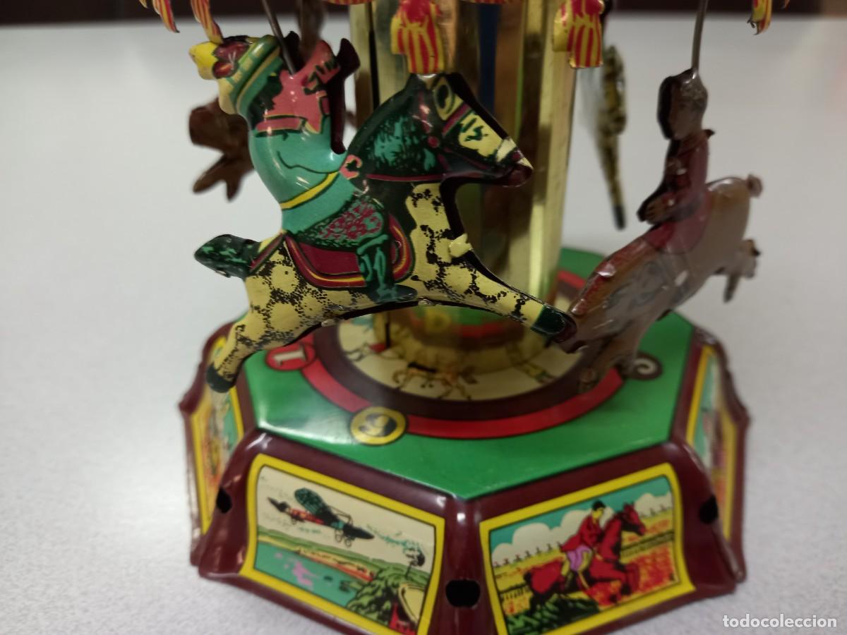 Juguetes antiguos de hojalata: Tiovivo de hojalata - Foto 5