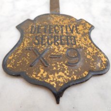 Juguetes antiguos de hojalata: CHAPA DETECTIVE SECRETO X-9 AVENTURERO GRAN PERIÓDICO INFANTIL