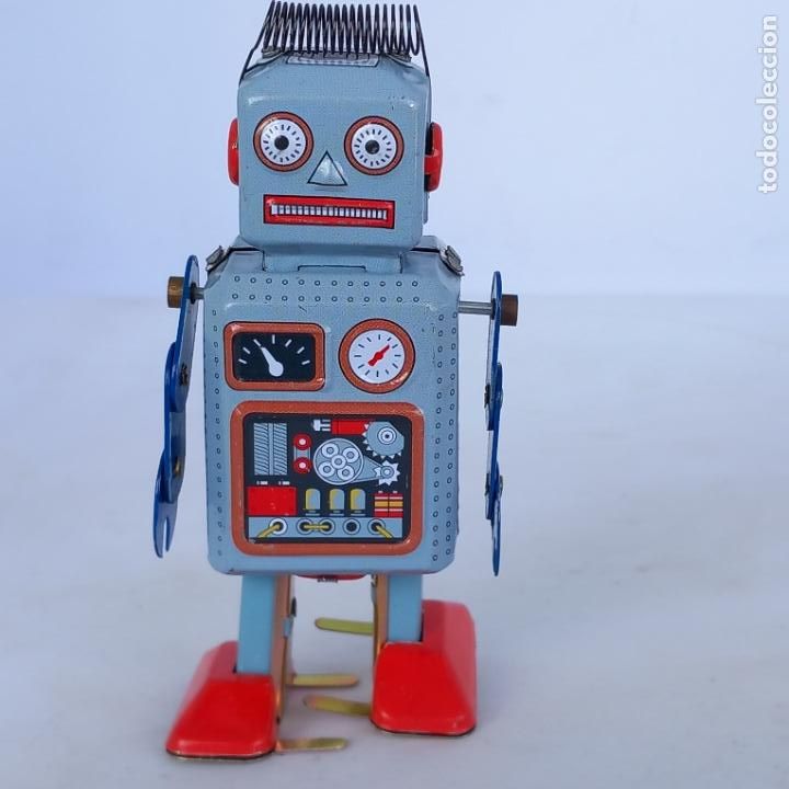 Juguetes antiguos de hojalata: Robot de cuerda hojalata - Foto 1