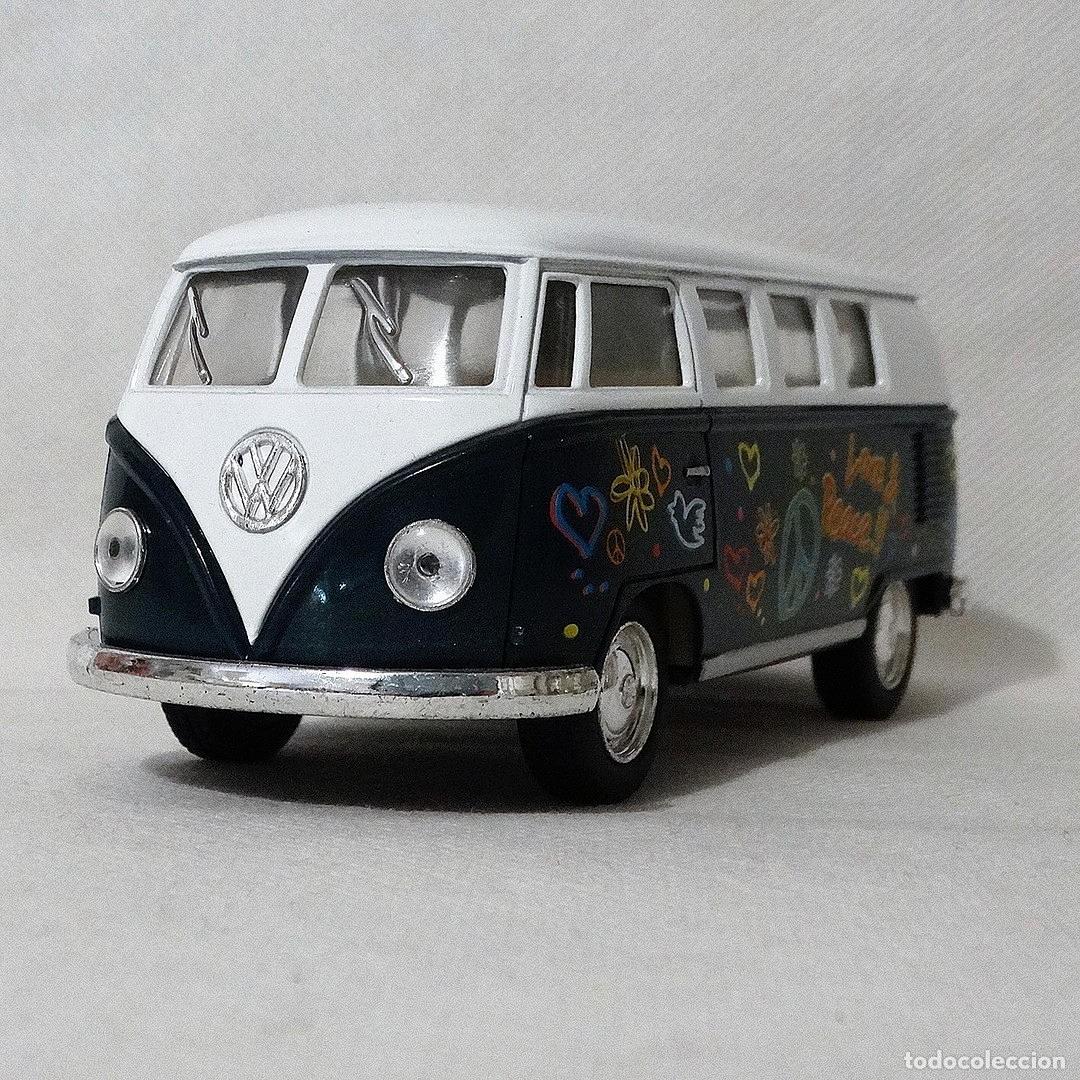 Jouets anciens en fer-blanc: VW-BUS, modelo en miniatura, colores brillantes azul y blanco.