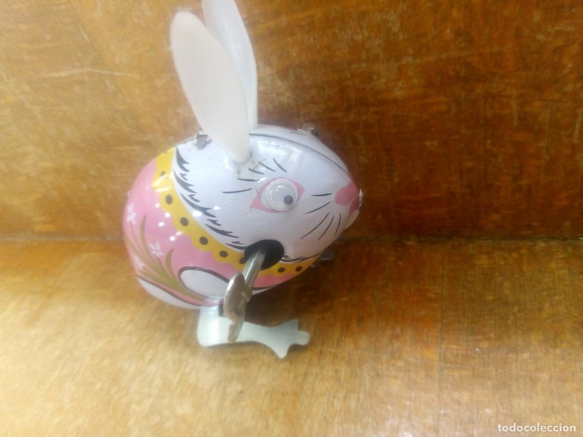 Juguetes antiguos de hojalata: CONEJO HOJALATA CUERDA - Foto 2