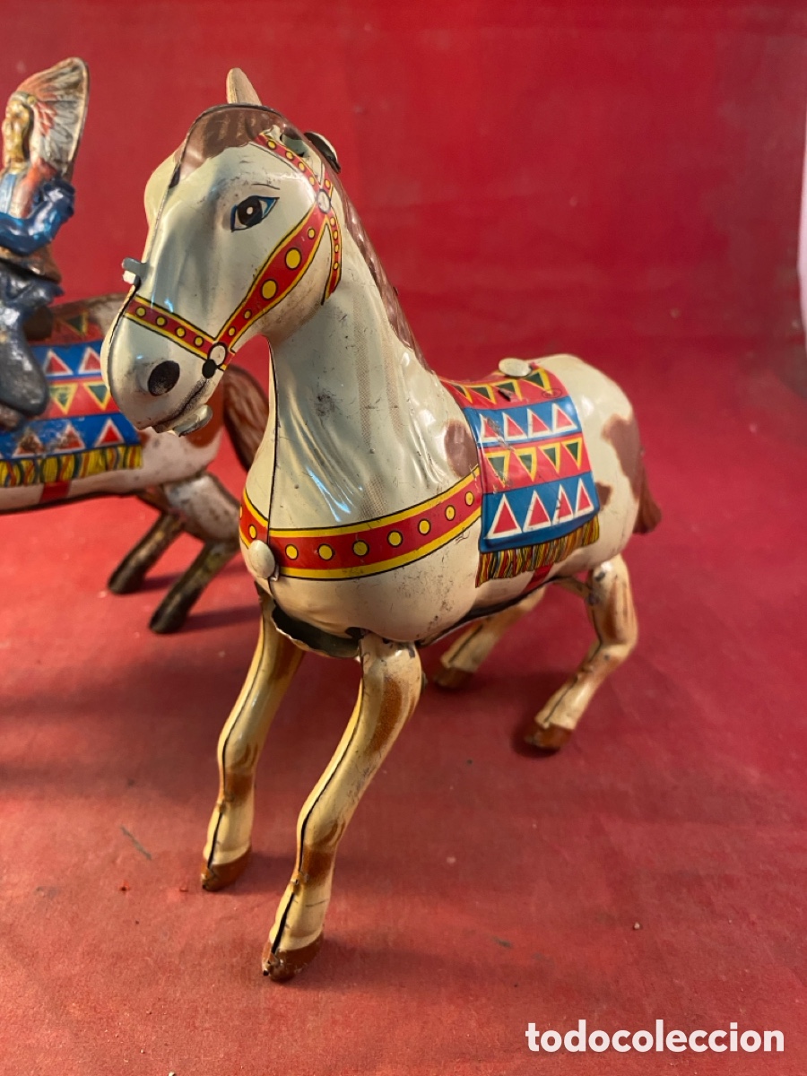 Juguetes antiguos de hojalata: Pareja de caballos indio - Foto 2