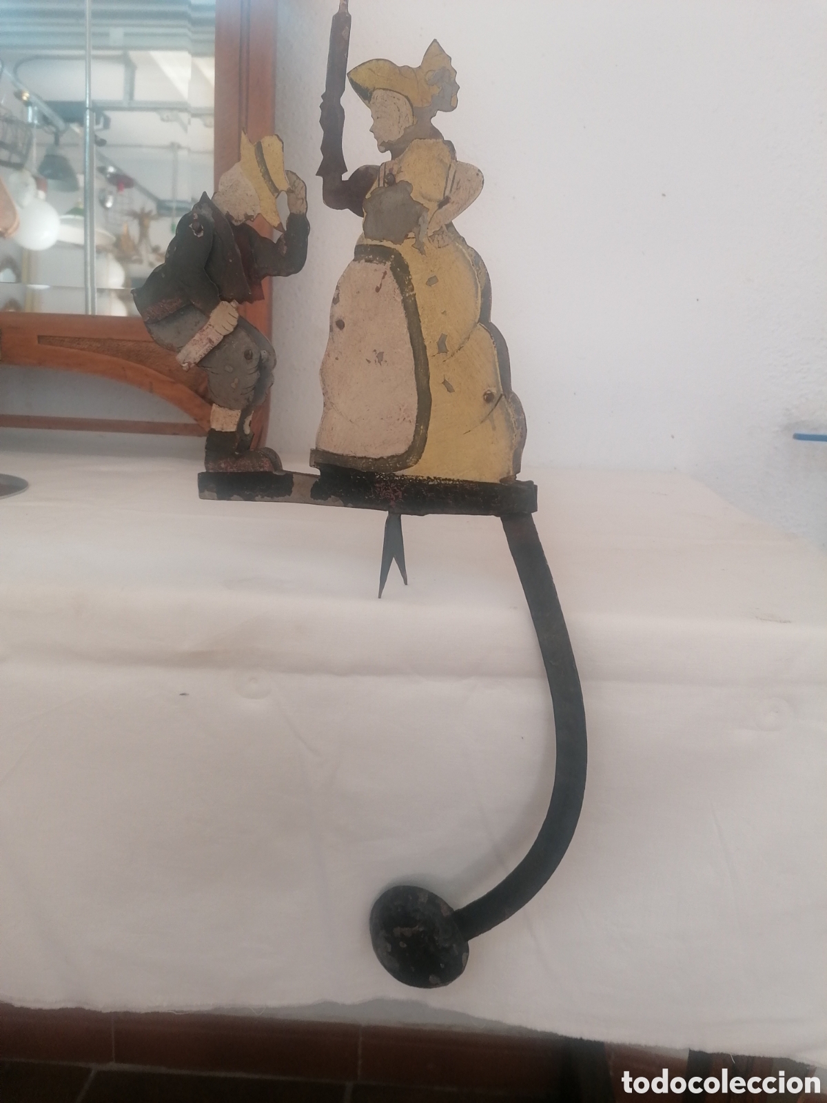 Juguetes antiguos de hojalata: Juguete de p&eacute;ndulo vintage - Foto 1