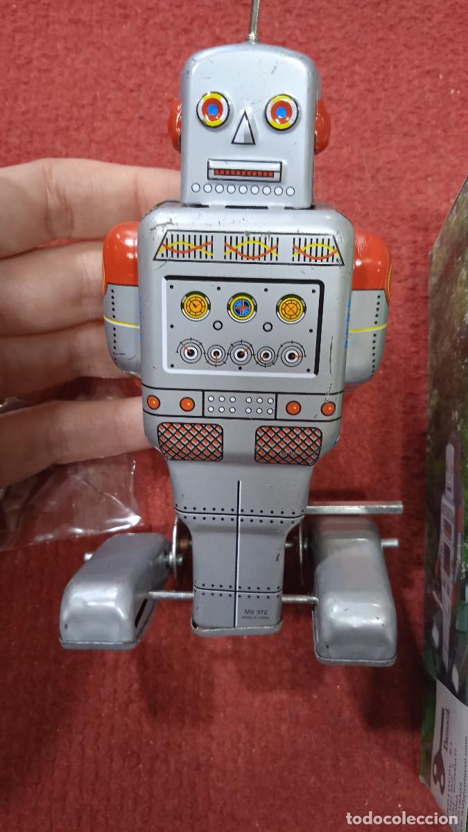 Juguetes antiguos de hojalata: ROBOT HOJALATA CUERDA - Foto 2