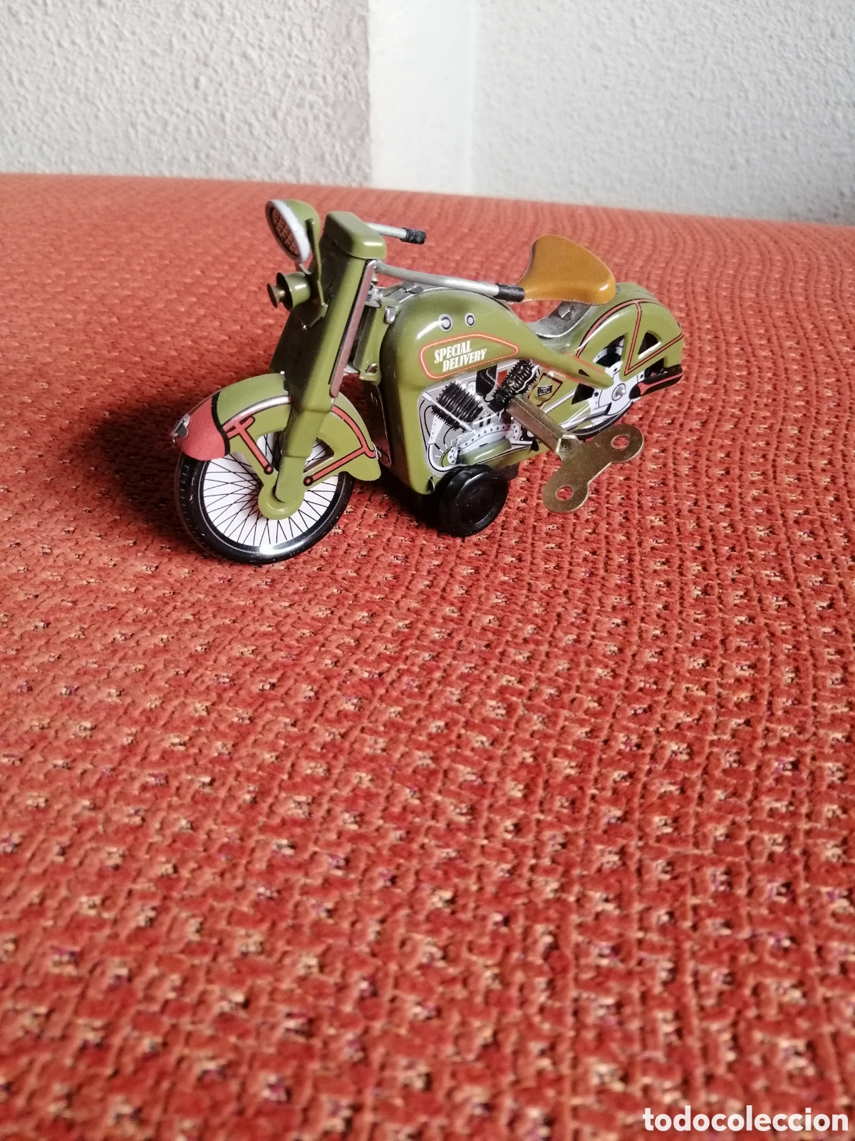 Juguetes antiguos de hojalata: MOTOCICLETA DE CHAPA - Foto 1
