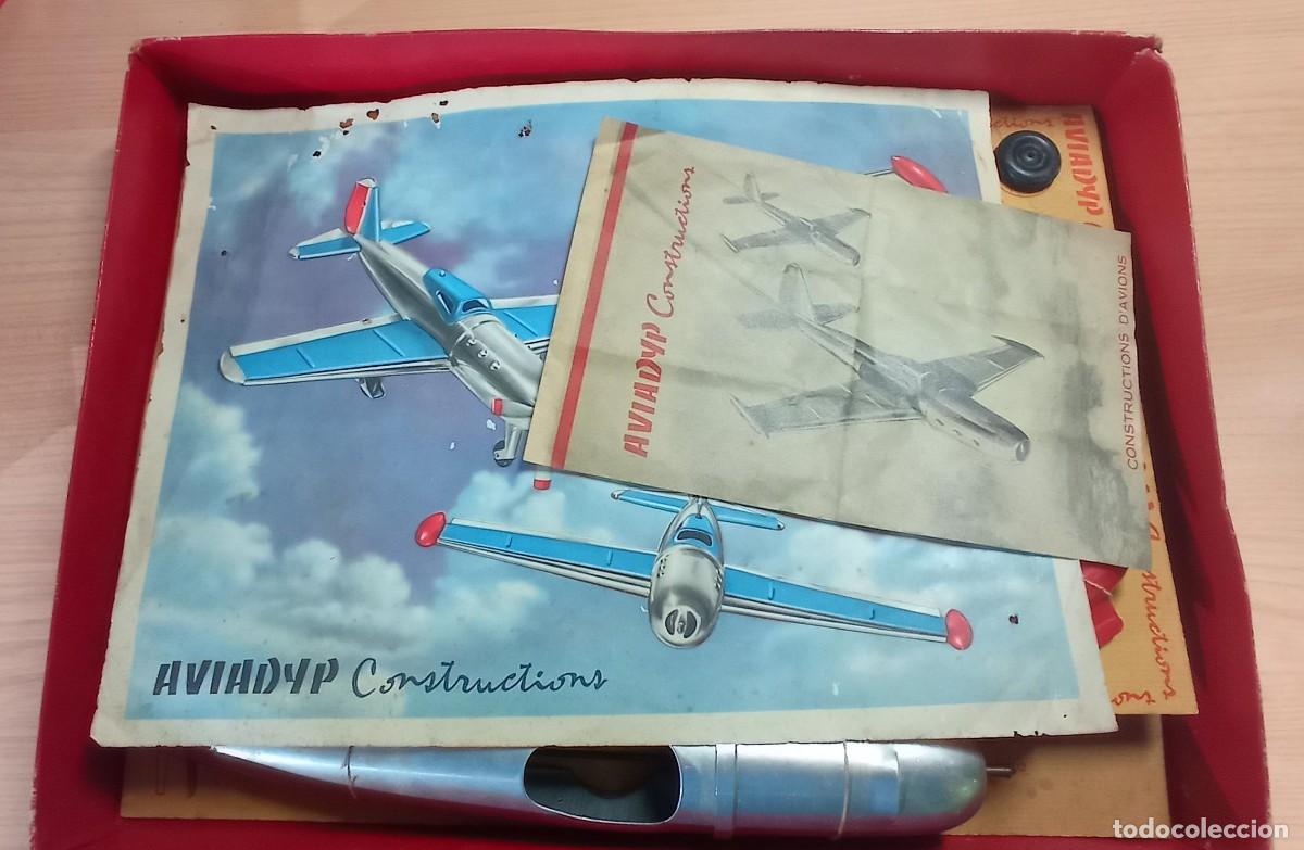 Juguetes antiguos de hojalata: CAJA DE CONSTRUCCION DE AVION AVIADYP - Foto 2