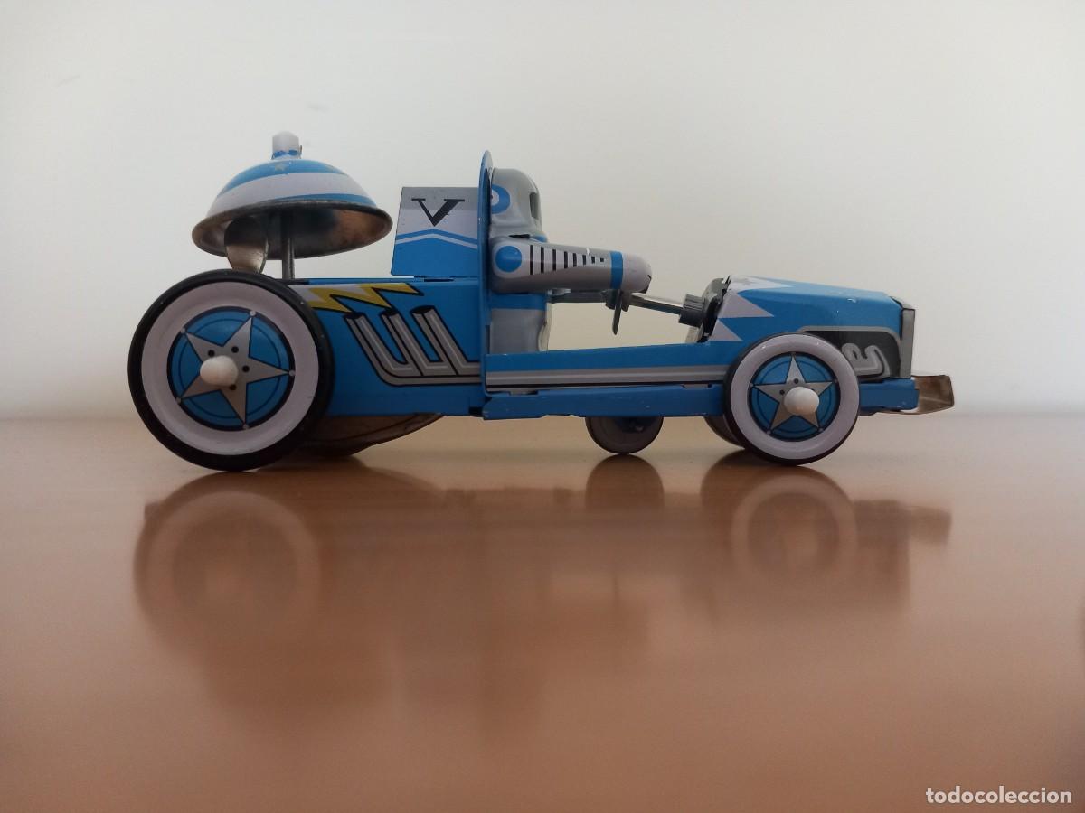Juguetes antiguos de hojalata: ROBOT EN COCHE CON TIMBRE - Foto 2