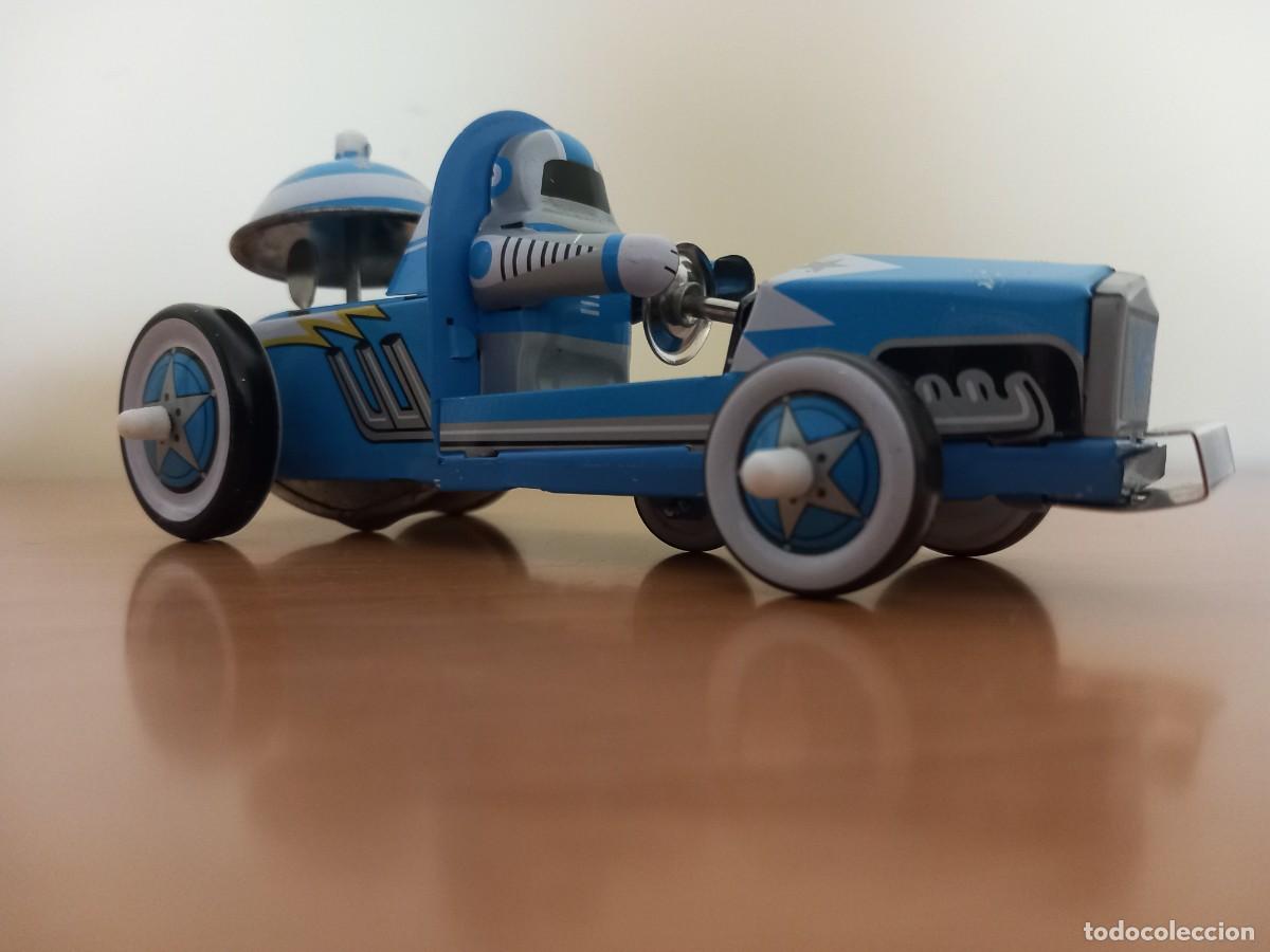 Juguetes antiguos de hojalata: ROBOT EN COCHE CON TIMBRE - Foto 3
