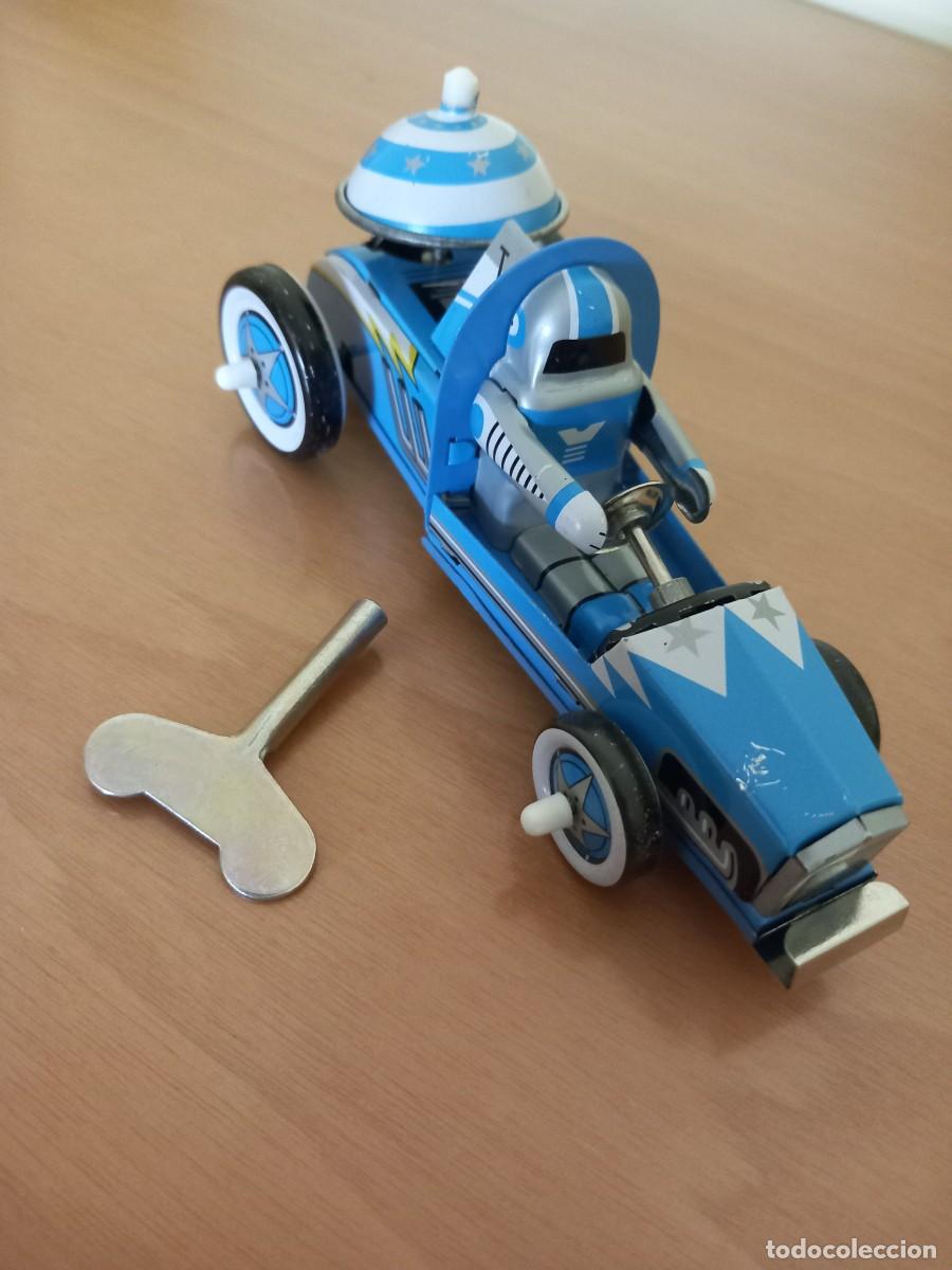 Juguetes antiguos de hojalata: ROBOT EN COCHE CON TIMBRE - Foto 8
