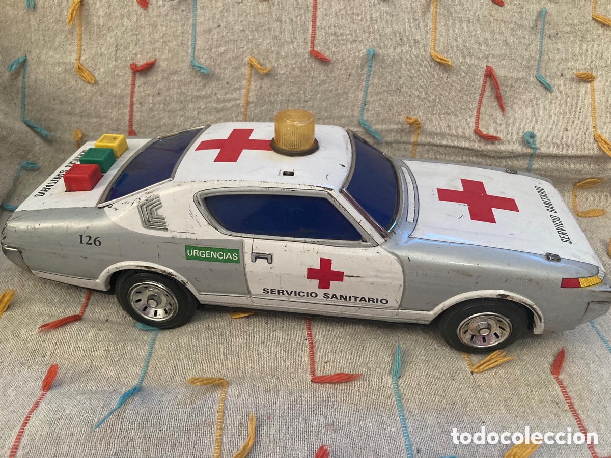 Juguetes antiguos de hojalata: Ambulancia coche sanitario EGE funciona - Foto 3