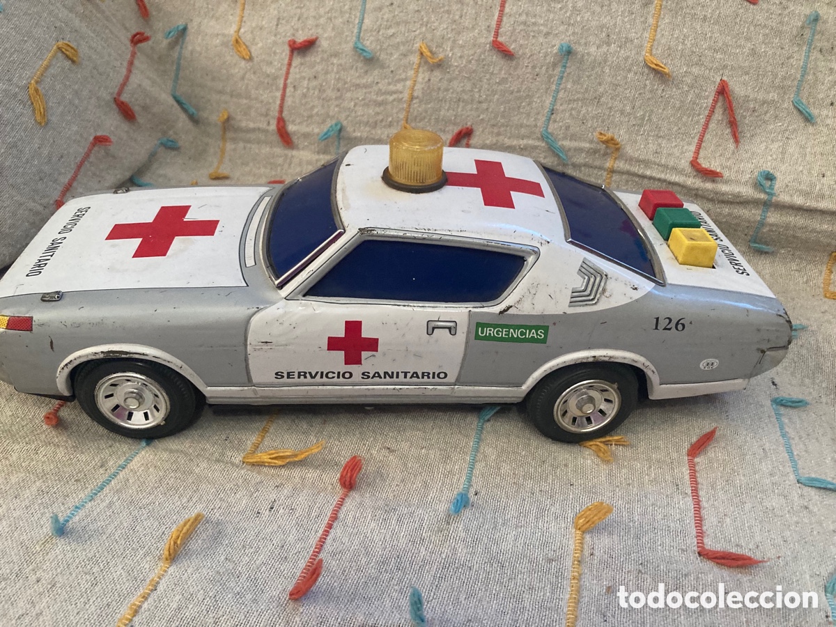 Juguetes antiguos de hojalata: Ambulancia coche sanitario EGE funciona - Foto 4