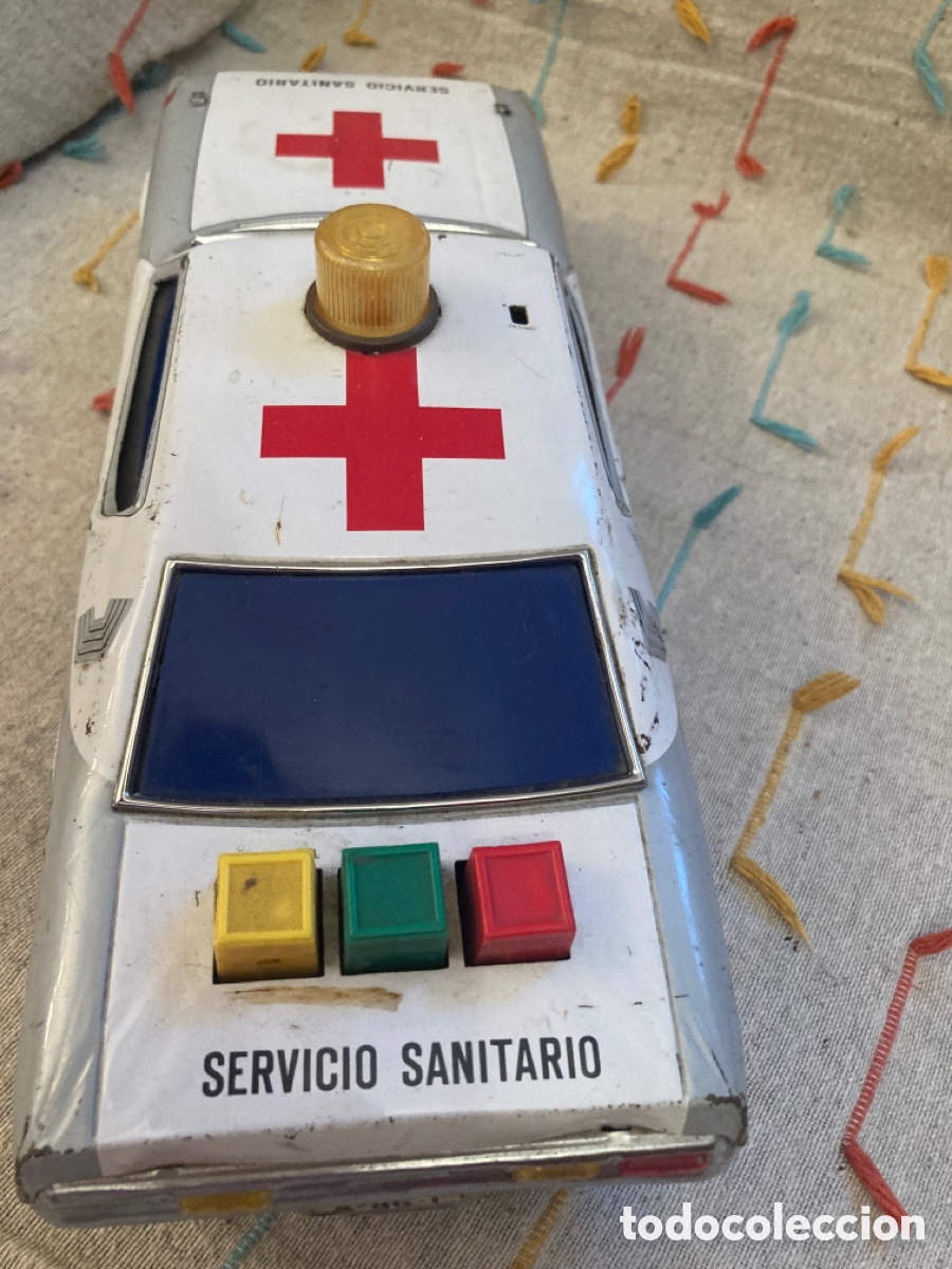 Juguetes antiguos de hojalata: Ambulancia coche sanitario EGE funciona - Foto 5
