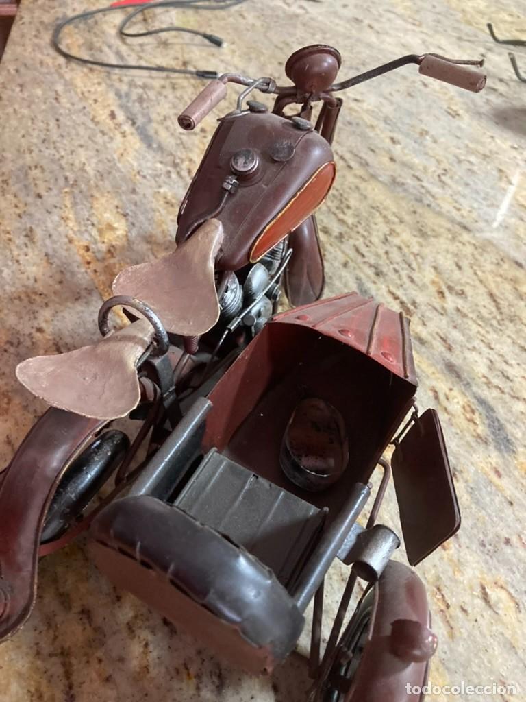 Juguetes antiguos de hojalata: Moto con sidecar de chapa - Foto 2
