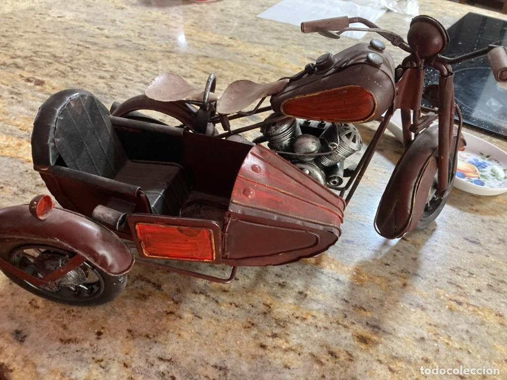 Juguetes antiguos de hojalata: Moto con sidecar de chapa - Foto 3