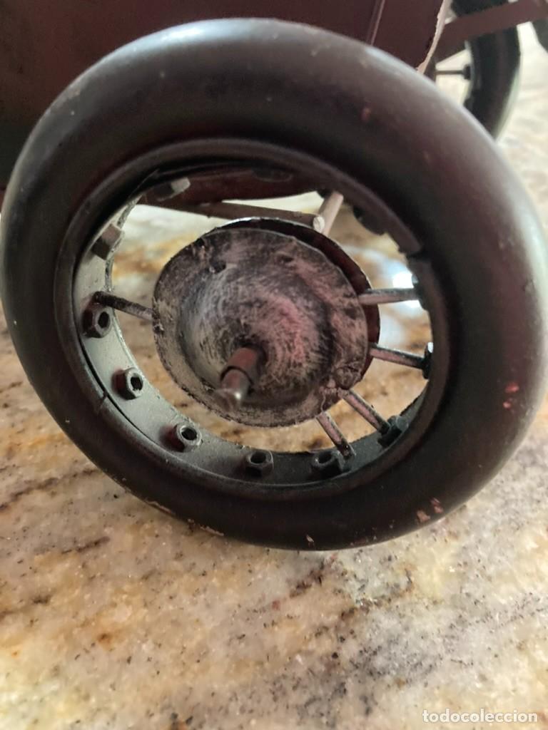 Juguetes antiguos de hojalata: Moto con sidecar de chapa - Foto 4