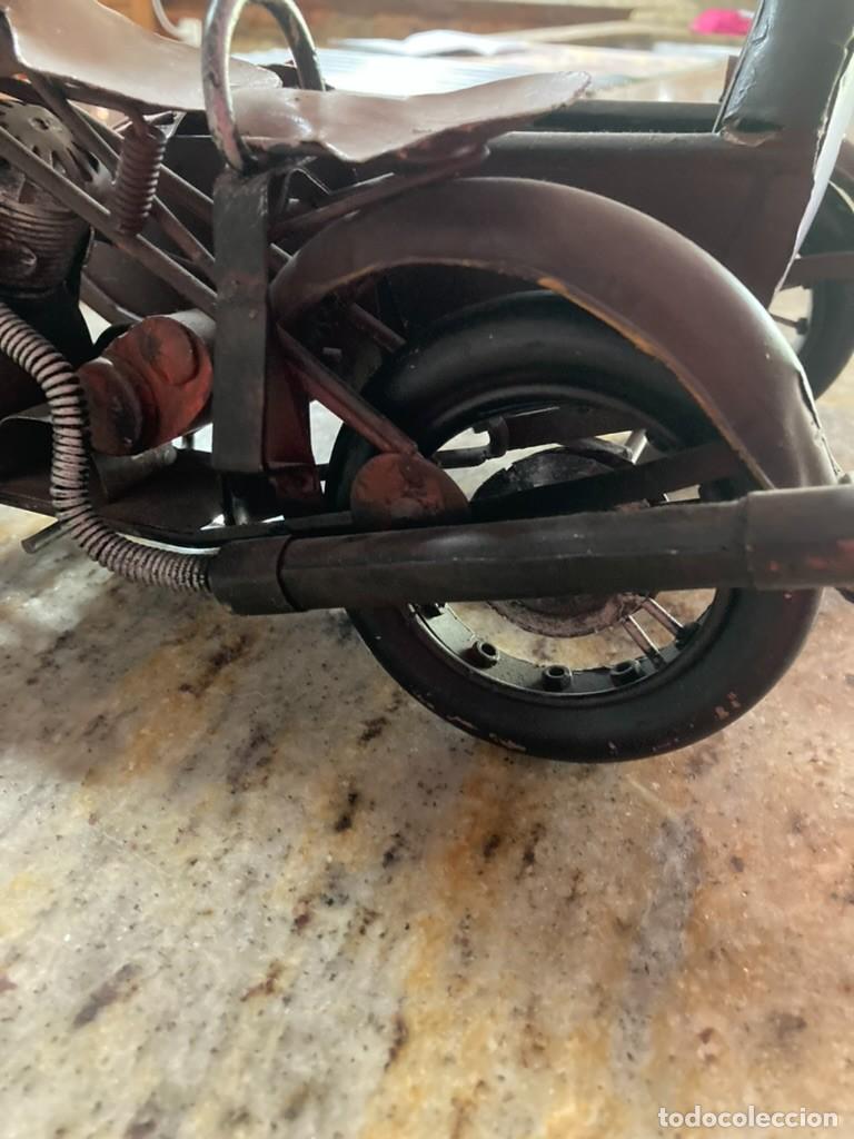 Juguetes antiguos de hojalata: Moto con sidecar de chapa - Foto 6