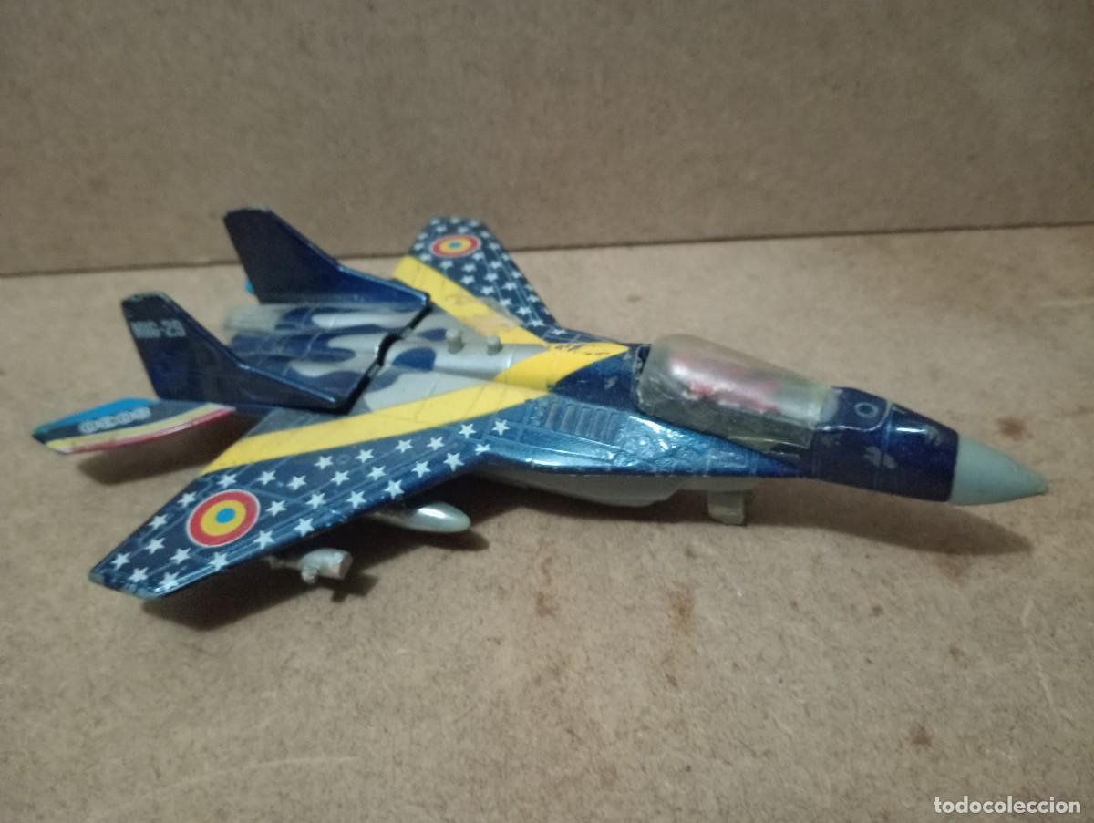 Juguetes antiguos de hojalata: Avion de combate metalico - Foto 1