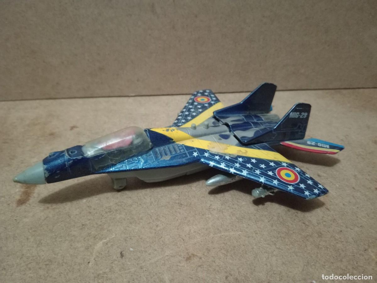 Juguetes antiguos de hojalata: Avion de combate metalico - Foto 2
