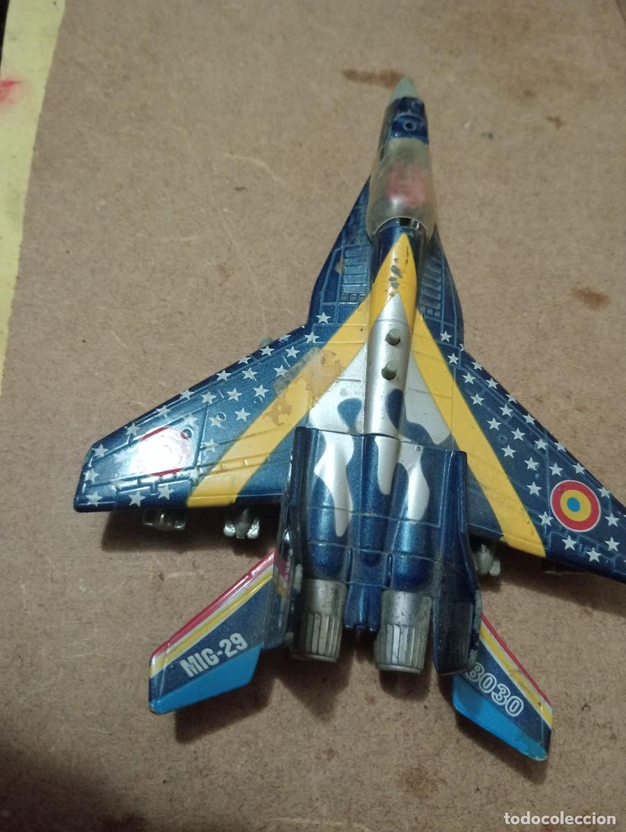 Juguetes antiguos de hojalata: Avion de combate metalico - Foto 6