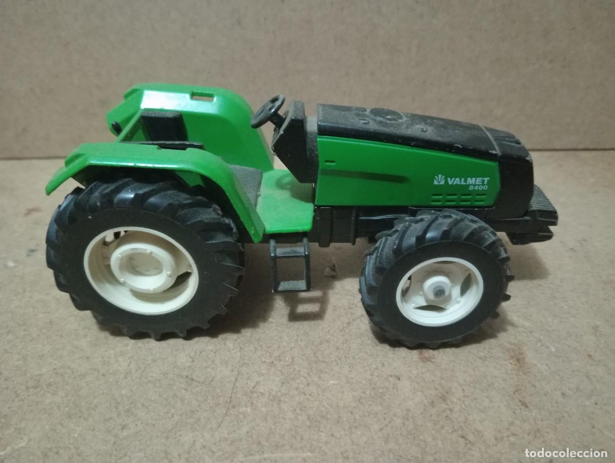 Juguetes antiguos de hojalata: Antiguo tractor de JOAL - Foto 2