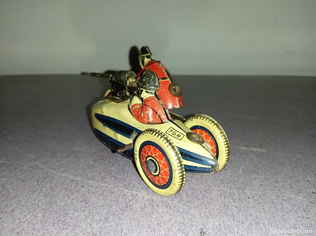 Juguetes antiguos de hojalata: MOTO de Hojalata, con SIDECAR. - Foto 3