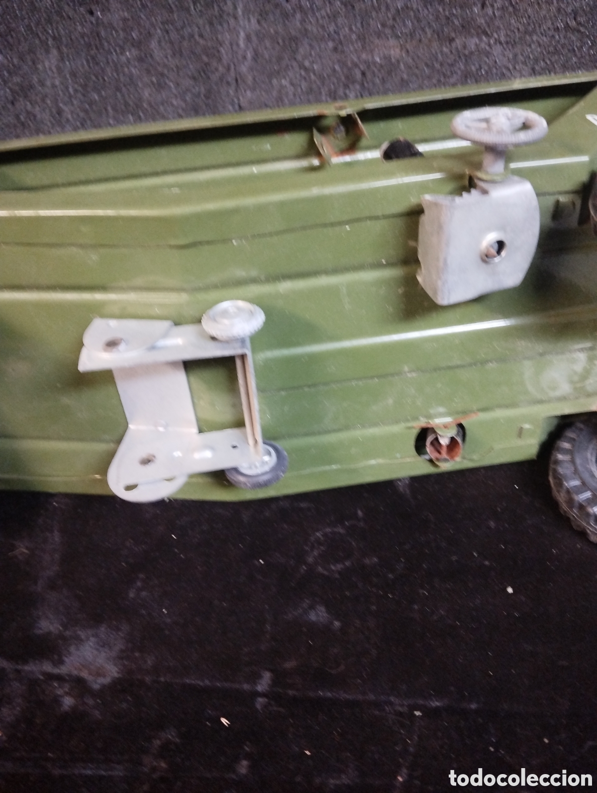 Juguetes antiguos de hojalata: Cami&oacute;n de transporte de hierro - Foto 5
